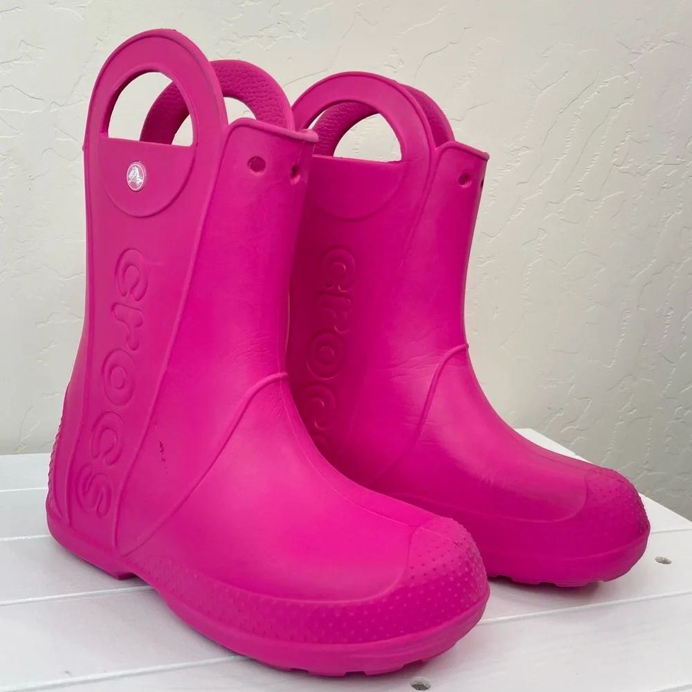 CROCS Big Kids’ Handle It Waterproof Rain Boot in Candy Pink Barbie Pink Size J3